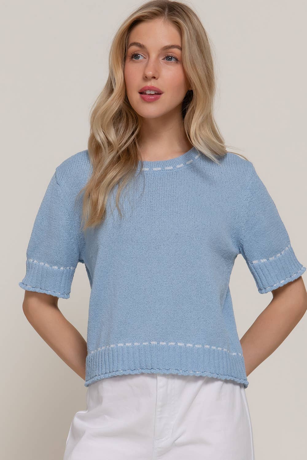 Short Sleeve Round Neck Sweater with Contrast Color Stitch