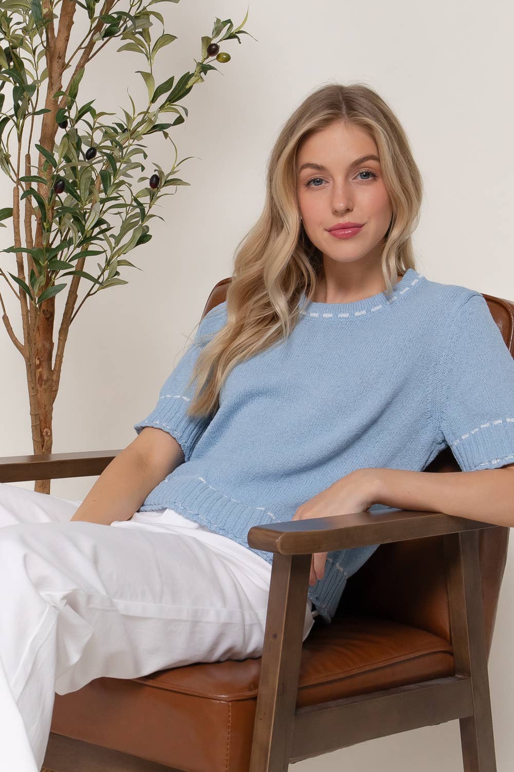 Short Sleeve Round Neck Sweater with Contrast Color Stitch