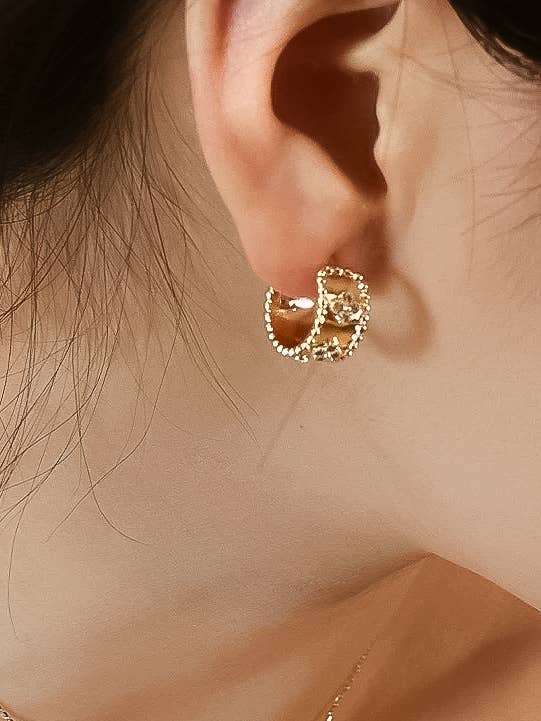 18K Gold Vintage Floral Hoop Earring