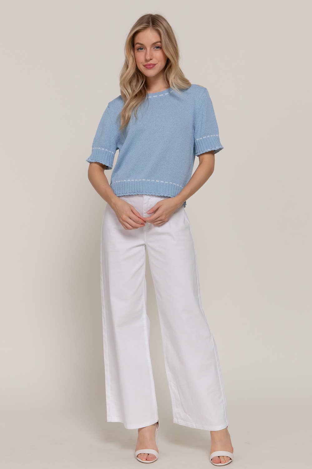 Short Sleeve Round Neck Sweater with Contrast Color Stitch