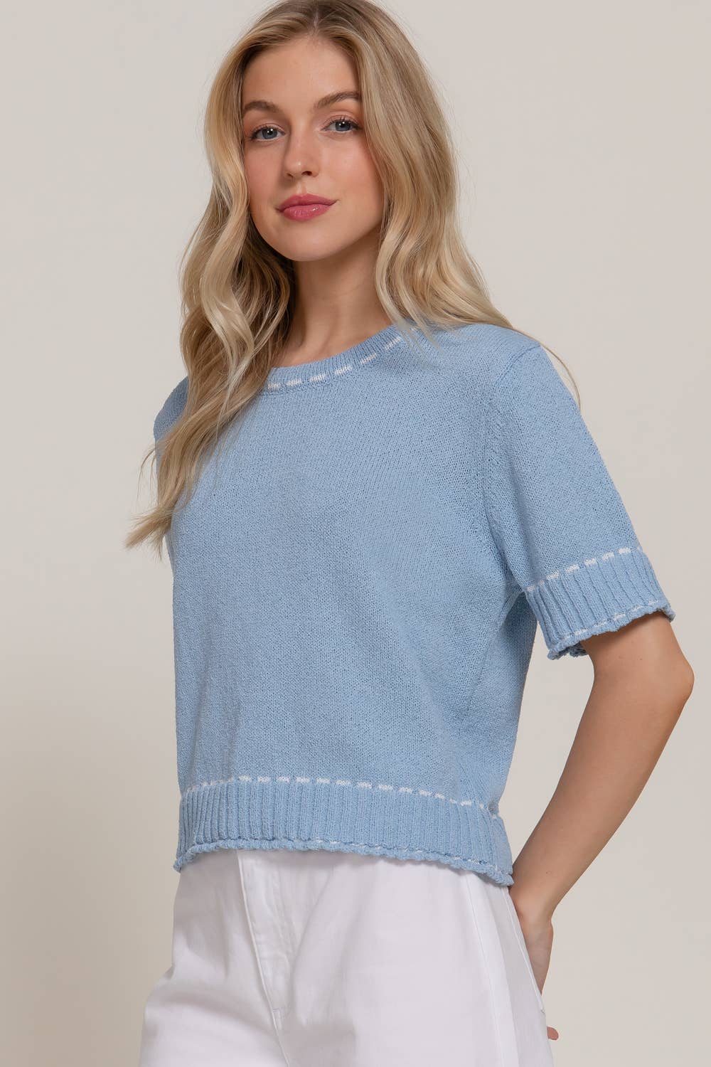 Short Sleeve Round Neck Sweater with Contrast Color Stitch