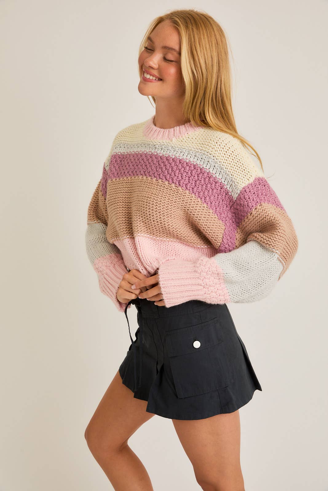 ROUND NECK CROP SWEATER TOP