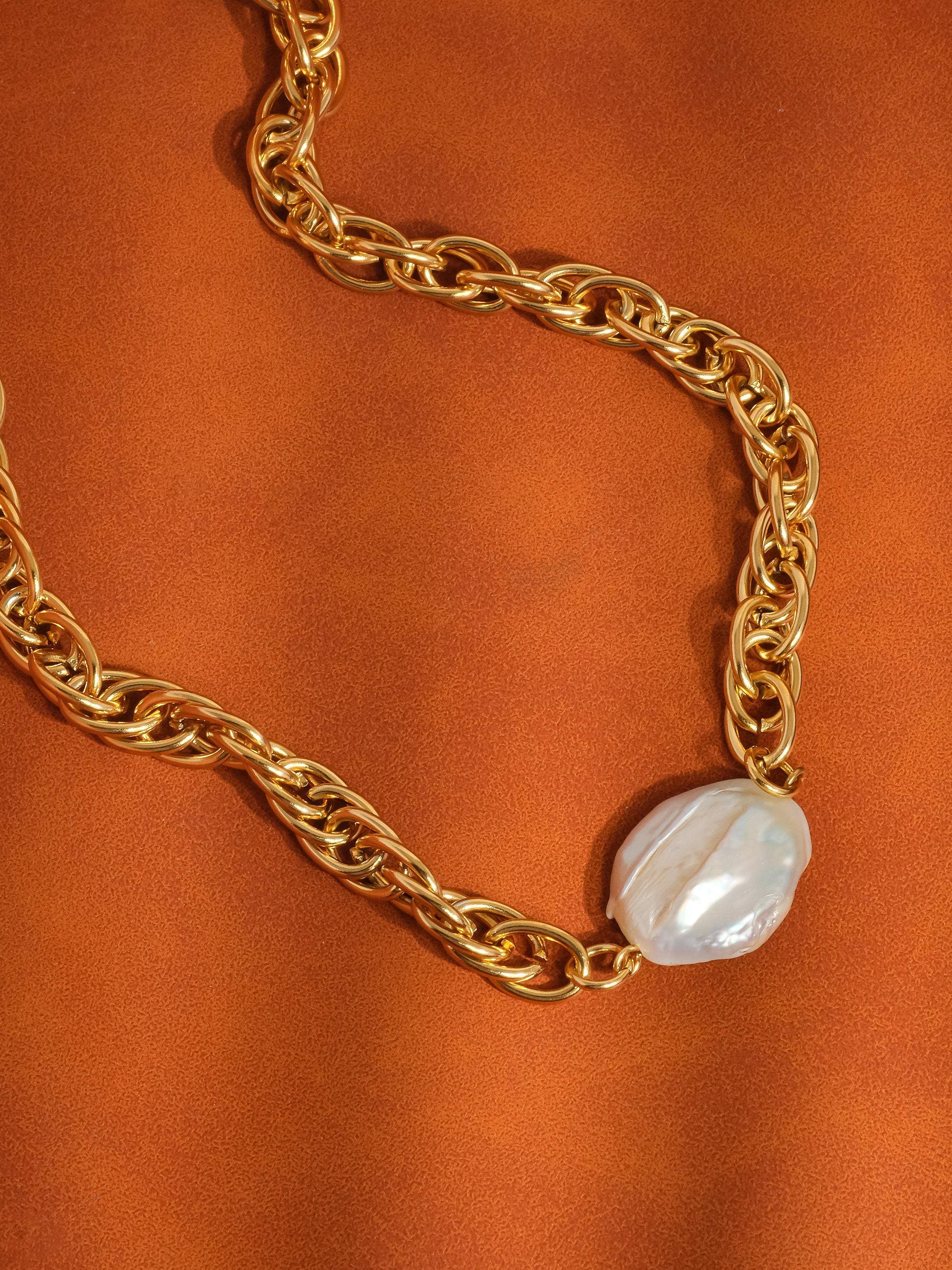 Loan 18K Non-Tarnish Bold Pearl Chain Necklace