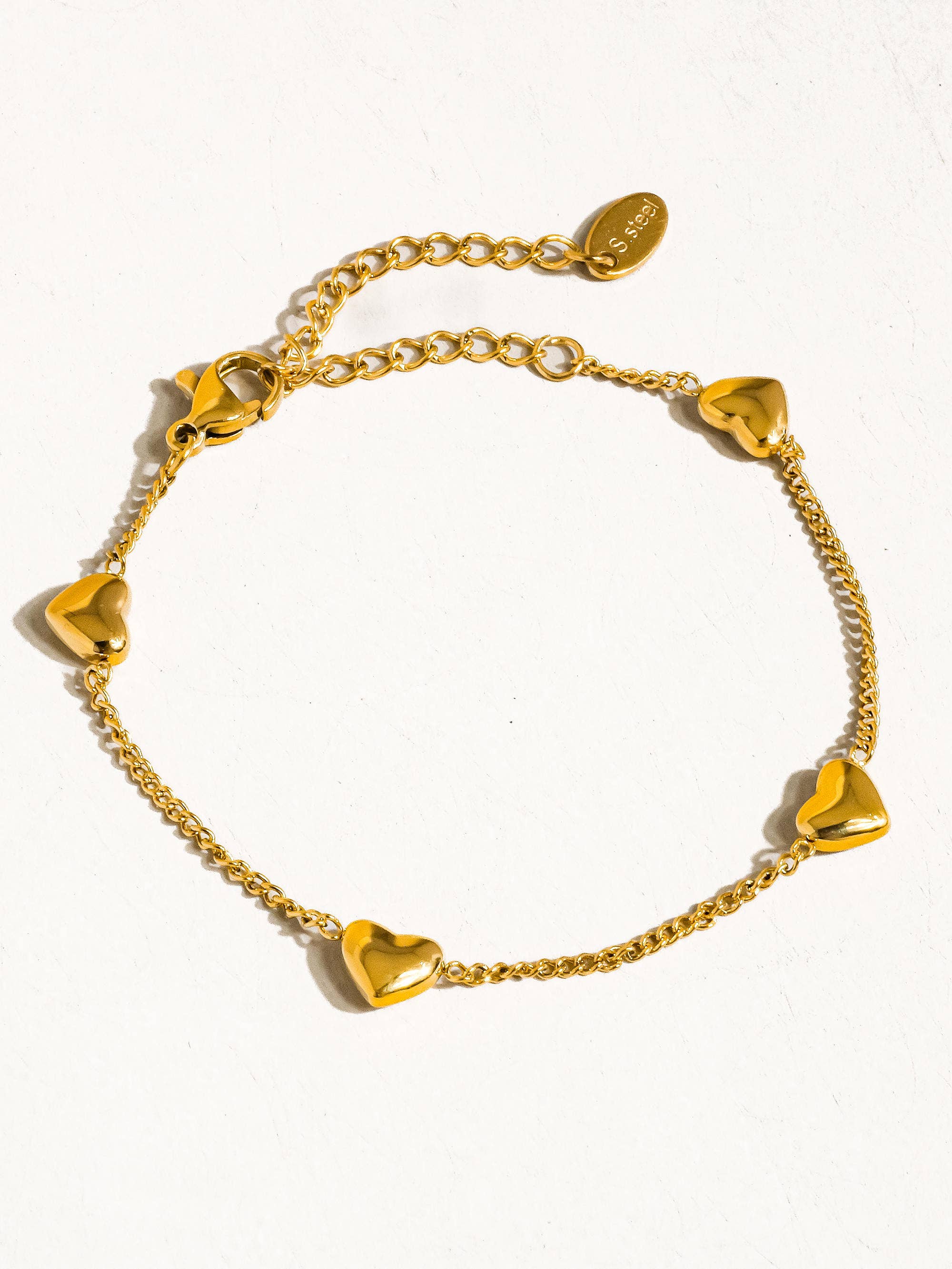 Vivre 18K Gold Non-Tarnish Petite Heart Bracelet